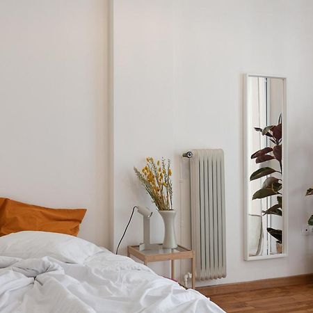 Studio With Sunny Balcony In Exarcheia Atenas Exterior foto