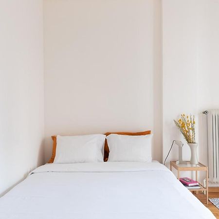 Studio With Sunny Balcony In Exarcheia Atenas Exterior foto