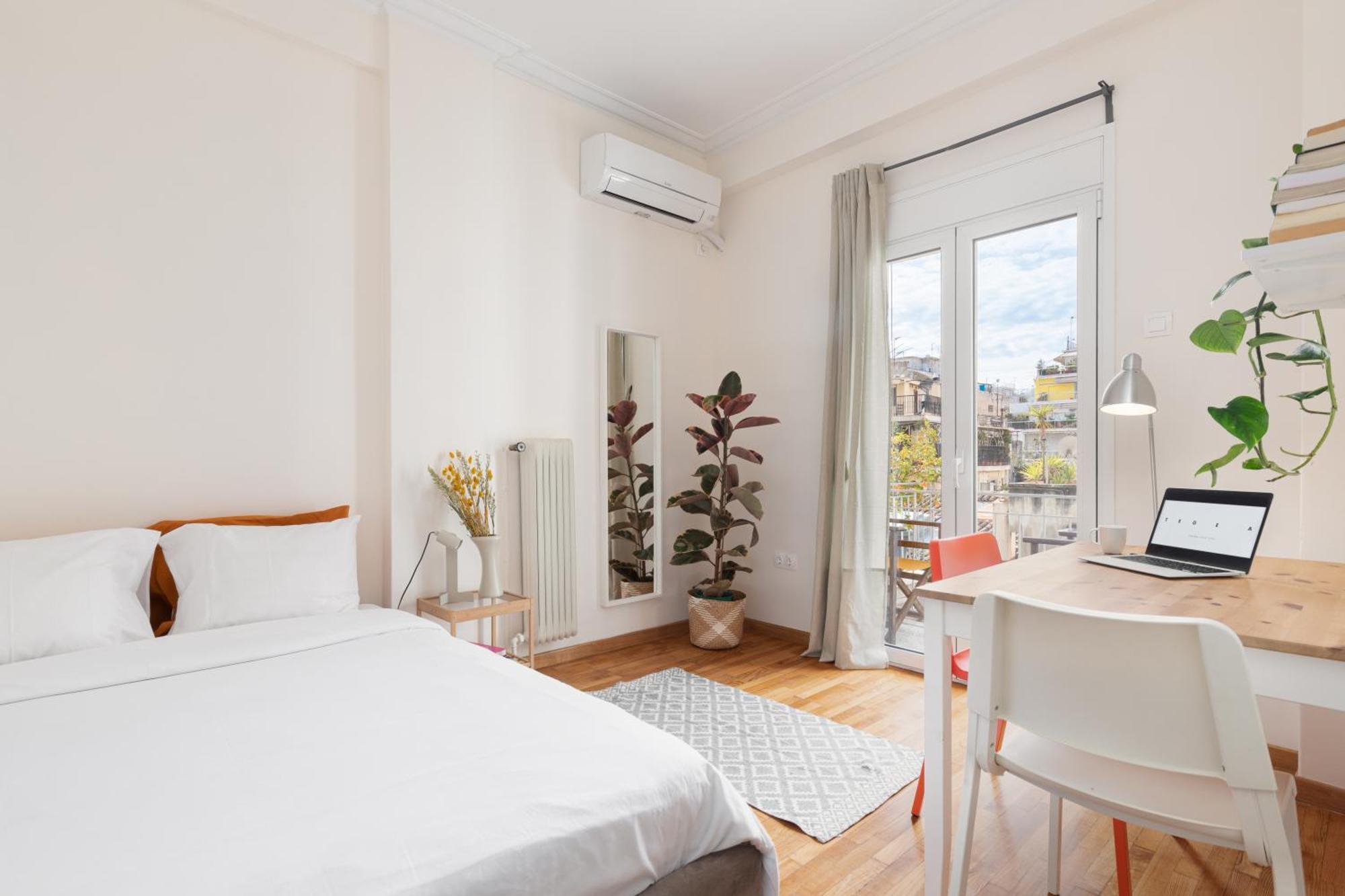 Studio With Sunny Balcony In Exarcheia Atenas Exterior foto