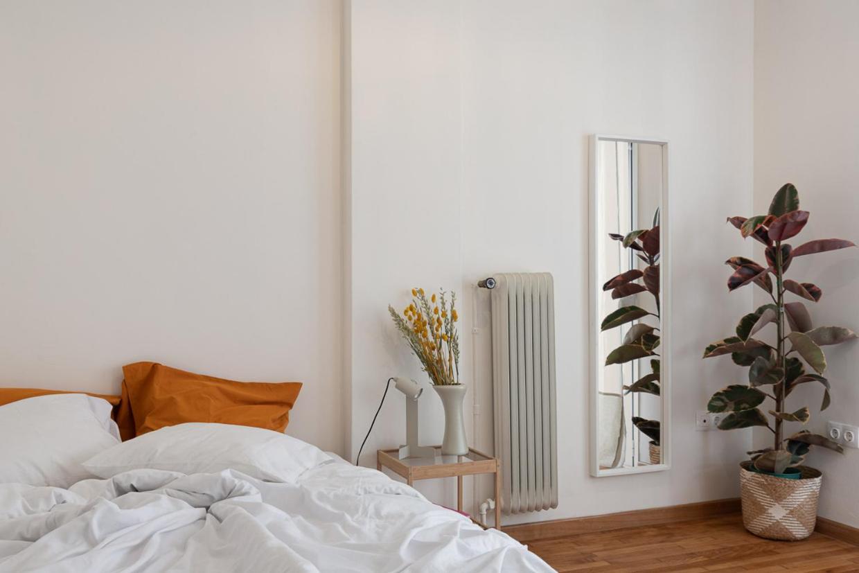 Studio With Sunny Balcony In Exarcheia Atenas Exterior foto