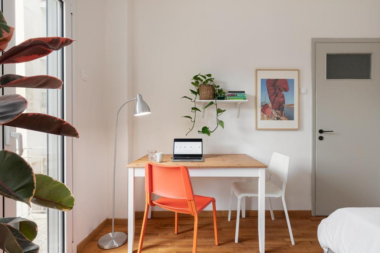 Studio With Sunny Balcony In Exarcheia Atenas Exterior foto
